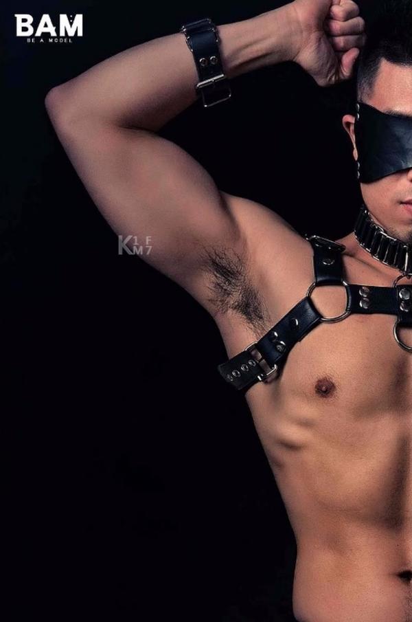 BE-A-MODEL-1-創刊號-X-ISSUE-面具男的情慾世界